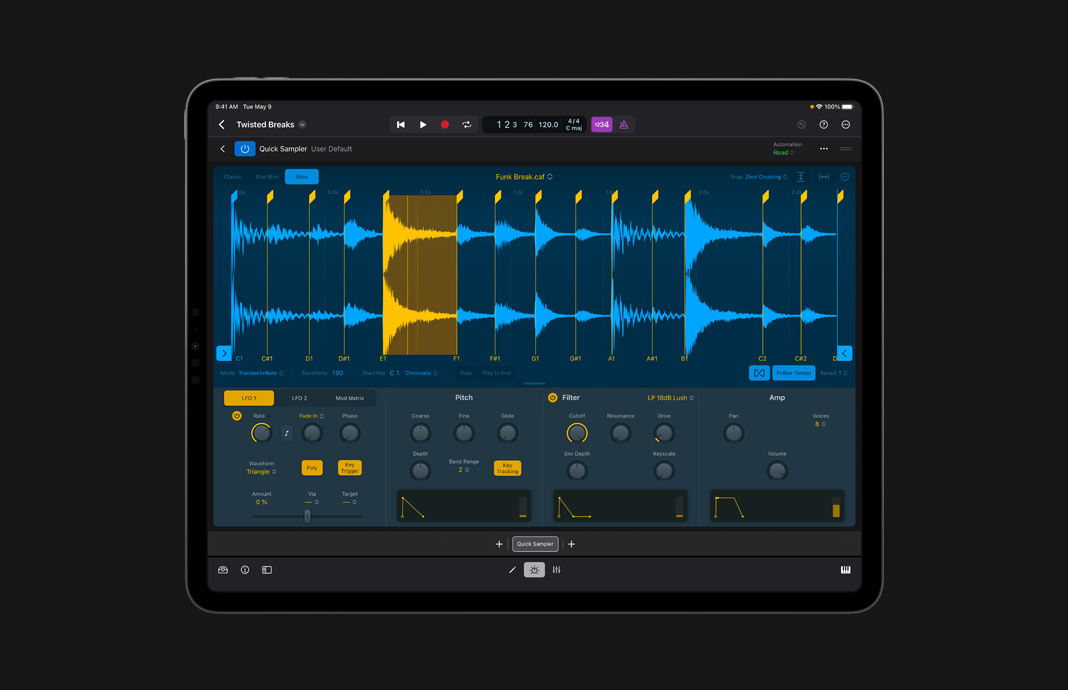 iPad Pro 展示使用 iPad 版 Logic Pro 编辑一段音频采样