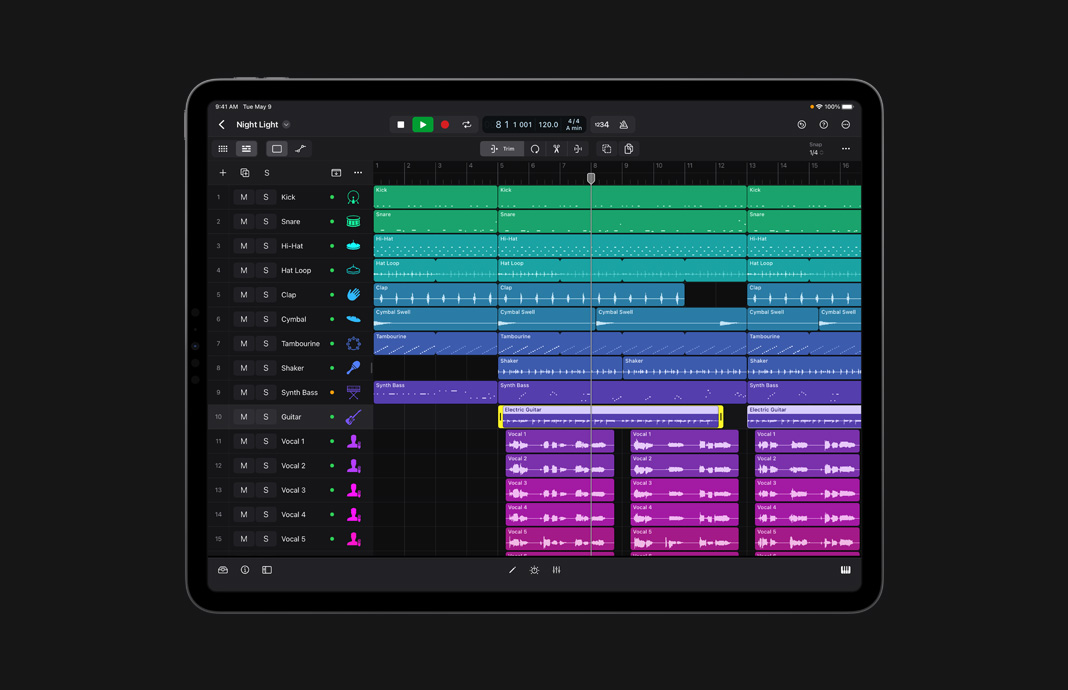 iPad Pro 展示 Logic Pro 中的一个多音轨项目，使用宽大的项目导航视图。