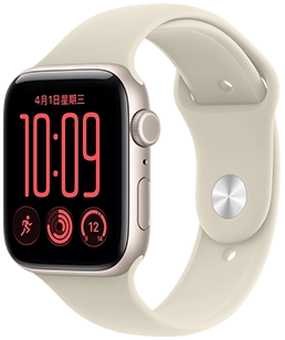 Apple Watch SE 3，展示星光色铝金属表壳、右侧外观、数码表冠、麦克风、侧边按钮，搭配沙砾色 (浅小麦色系) 运动型表带，表带配有银色按扣加收拢式表扣。