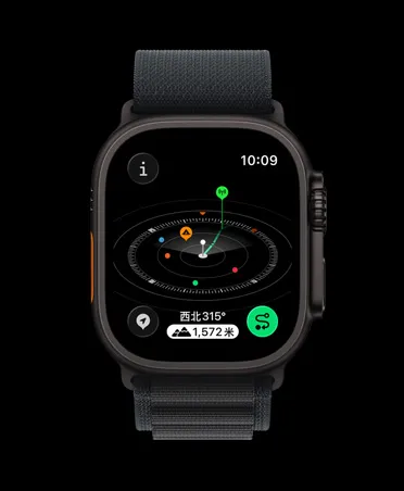 Apple Watch Ultra 3，展示黑色钛金属表壳、指南针 app、已标记的航点，搭配黑色高山回环式表带。