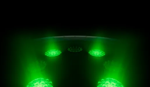 健康感测系统，展示亮着绿色 LED 灯光的多个圆形传感器。