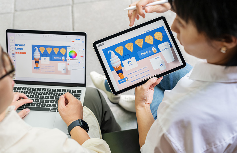 利用 Keynote 讲演等 app，FLUFFY 团队可跨设备开展协作，快速制订市场营销方案。