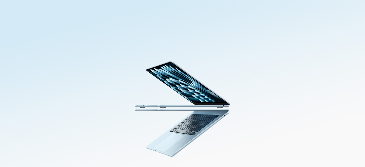 两台呈打开状态的天蓝色 MacBook Air 笔记本电脑，组成一个箭头形状，着重展示纤薄机身。