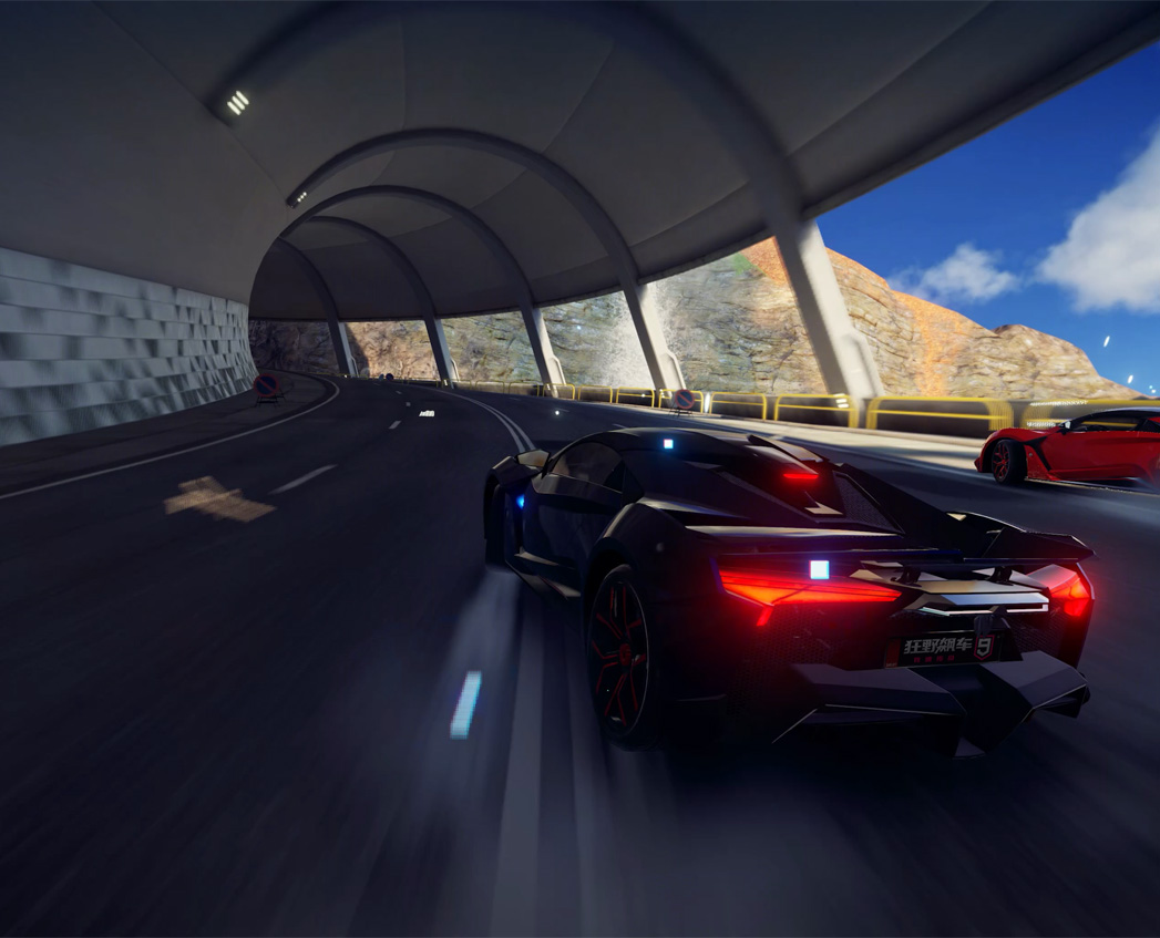 视频展示一个图形密集型游戏，画面中几辆汽车正在隧道中穿行竞速。