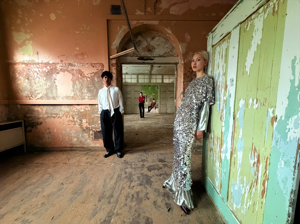 照片 app 展示 Pro 级融合式摄像头系统在不同焦距下的拍摄视角。当前切换到 13 毫米等效焦距，镜头拉远视角更广，继续将更多景象收入画面中。