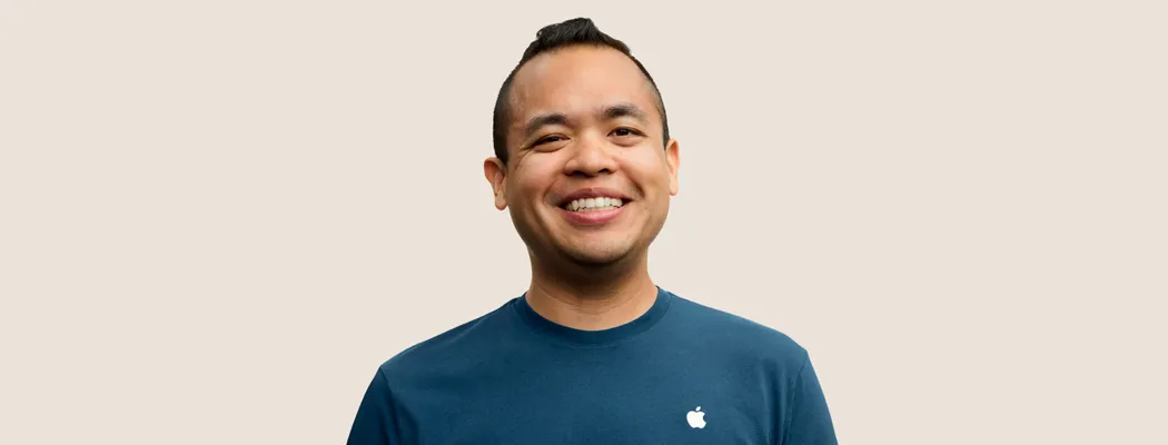 Apple Specialist 专家面带微笑，平易近人。