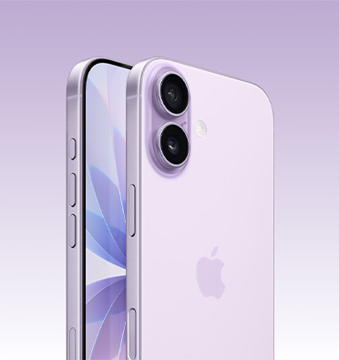 薰衣草紫色 iPhone 17，斜侧角度视图，展示正面的部分屏幕，以及侧面的操作按钮、音量调节按钮和侧边按钮。背面外观展示左上角的融合式双摄系统。