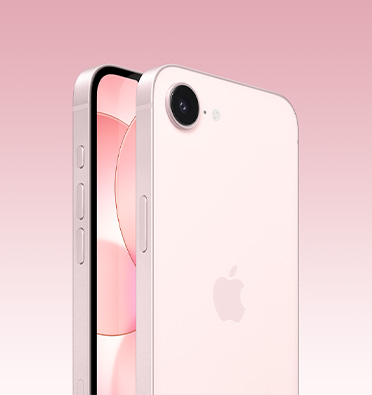 浅粉色 iPhone 17e，斜侧角度视图，展示正面的部分屏幕，以及侧面的操作按钮、音量调节按钮和侧边按钮。完整背面外观展示 Apple 标志和单摄像头。
