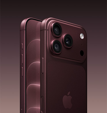 一部勃艮第酒红色 iPhone 18 Pro，斜侧角度展示局部正面外观、全面屏设计、操作按钮和音量增/减按钮；另一部勃艮第酒红色 iPhone 18 Pro，同样斜侧角度展示整个背面外观、4800 万像素 Pro 级融合式摄像头系统、机身中央的 Apple 标志、侧边按钮和相机控制按钮。