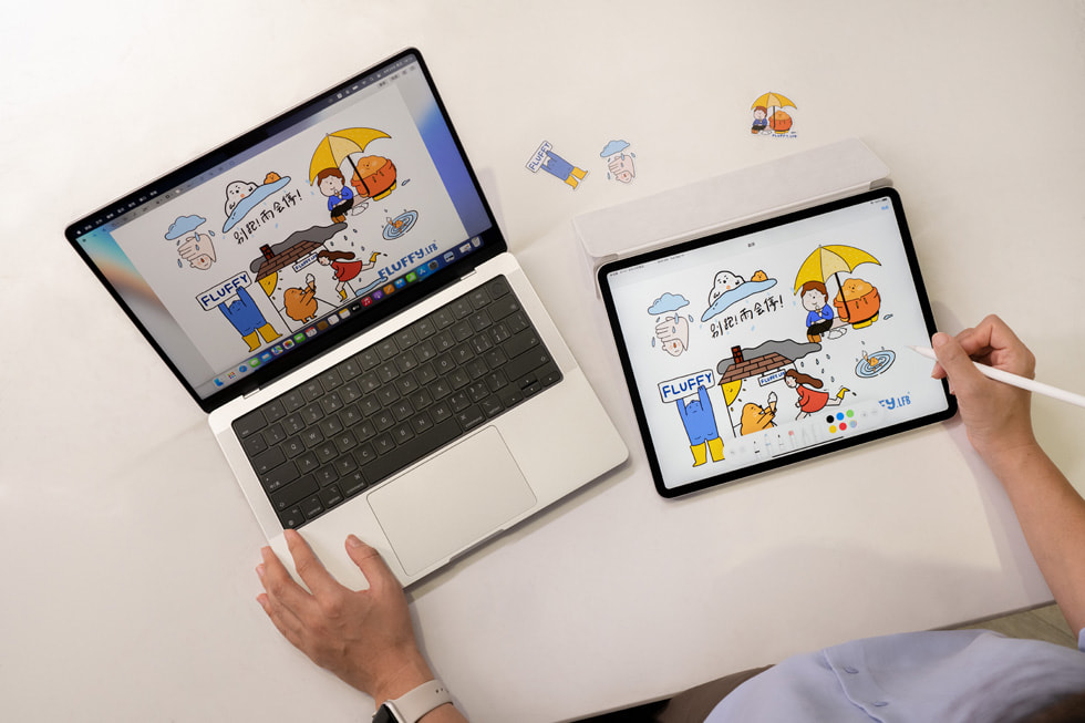 Fluffy 的员工利用 iPad 和 Apple Pencil 进行创意设计。