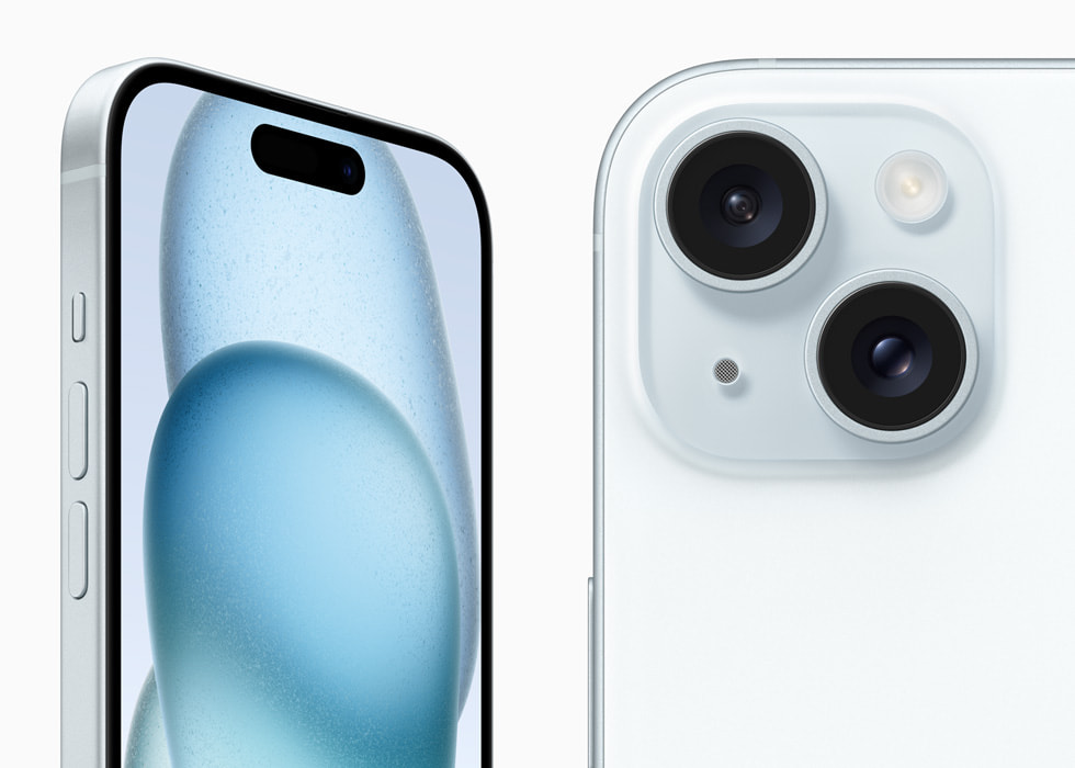 一台蓝色 iPhone 15 的正面与背面。