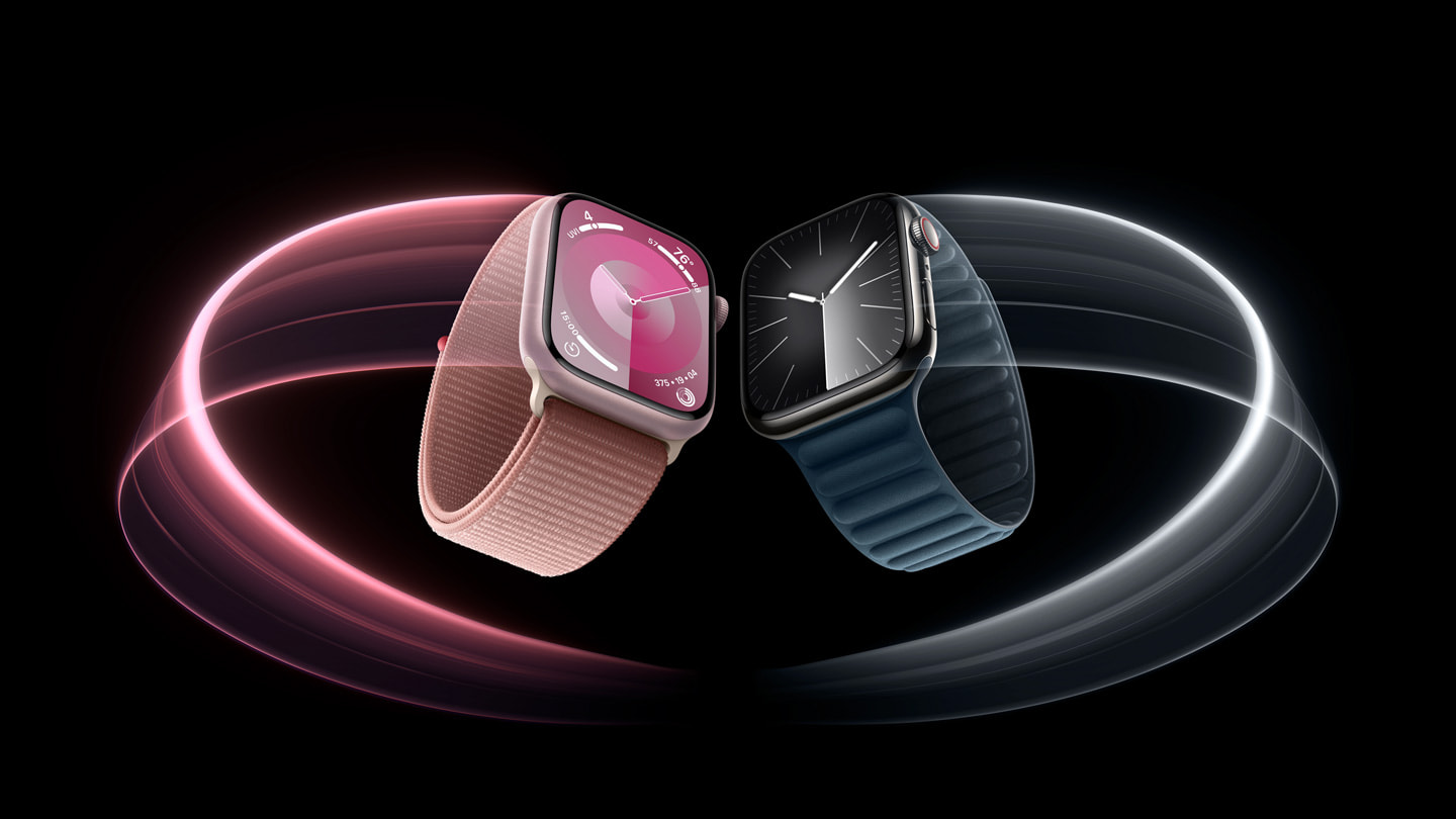 在黑色背景前以动态模糊效果展示两只 Apple Watch Series 9。