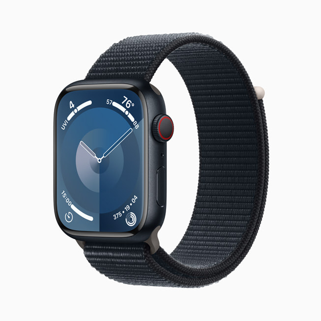 搭配午夜色回环式运动表带、午夜色铝金属表壳的 Apple Watch Series 9。