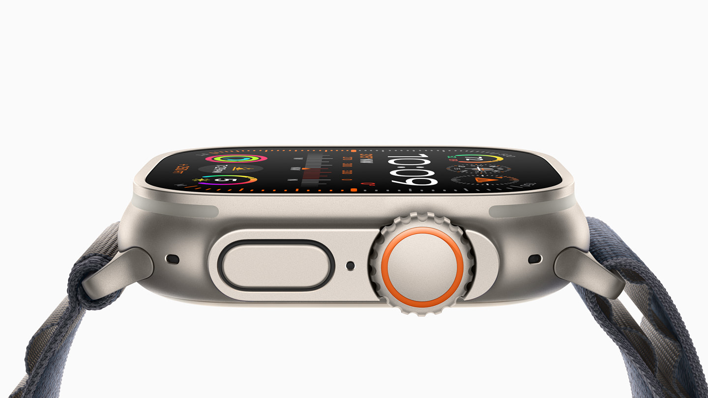Apple Watch Ultra 2 的侧面特写，展示数码表冠。