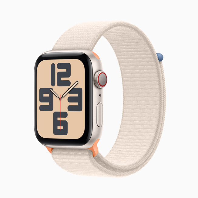 星光色铝金属 Apple Watch SE 搭配星尘色回环式运动表带。