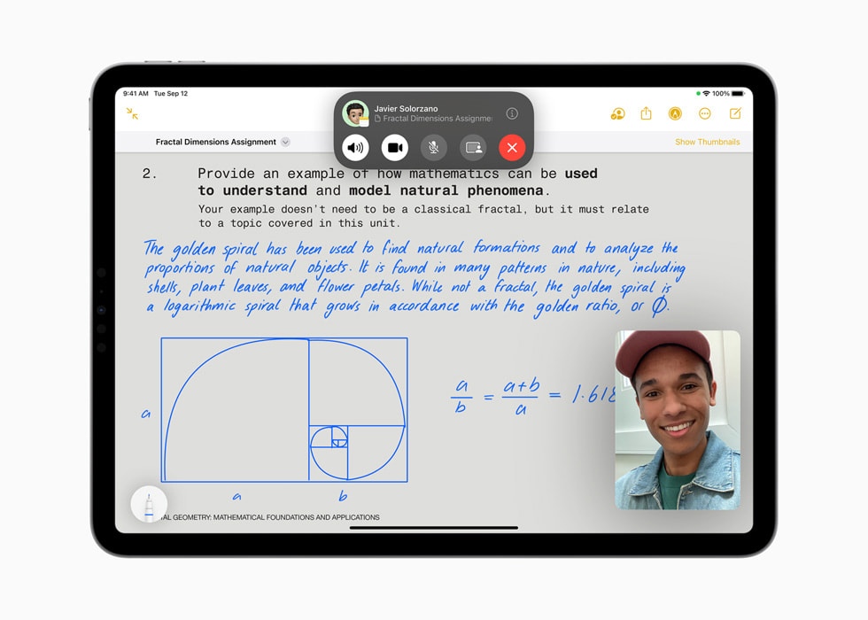 11 英寸 iPad Pro 展示在备忘录 app 中通过 FaceTime 通话进行协作。