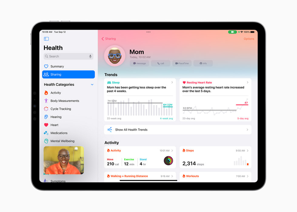 11 英寸 iPad Pro 展示健康共享功能。