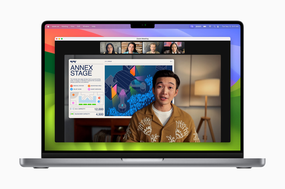 MacBook Pro 上的视频会议通话，在文档前显示演讲者本人。