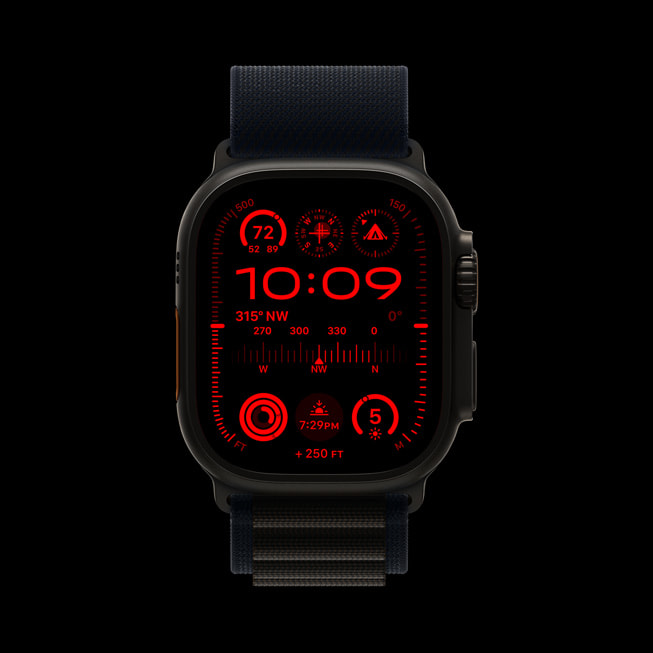 Apple Watch Ultra 2 展示夜间模式下的 Ultra 模块表盘。
