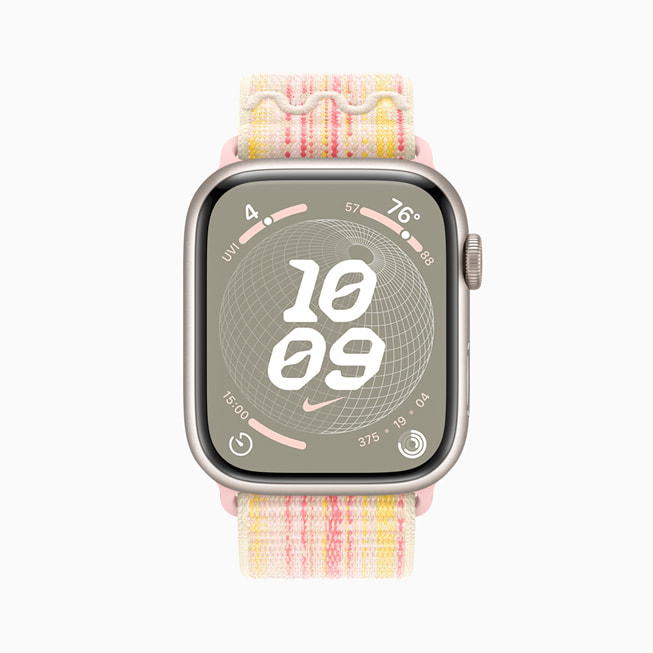 Apple Watch Series 9 展示 Nike Globe 表盘。