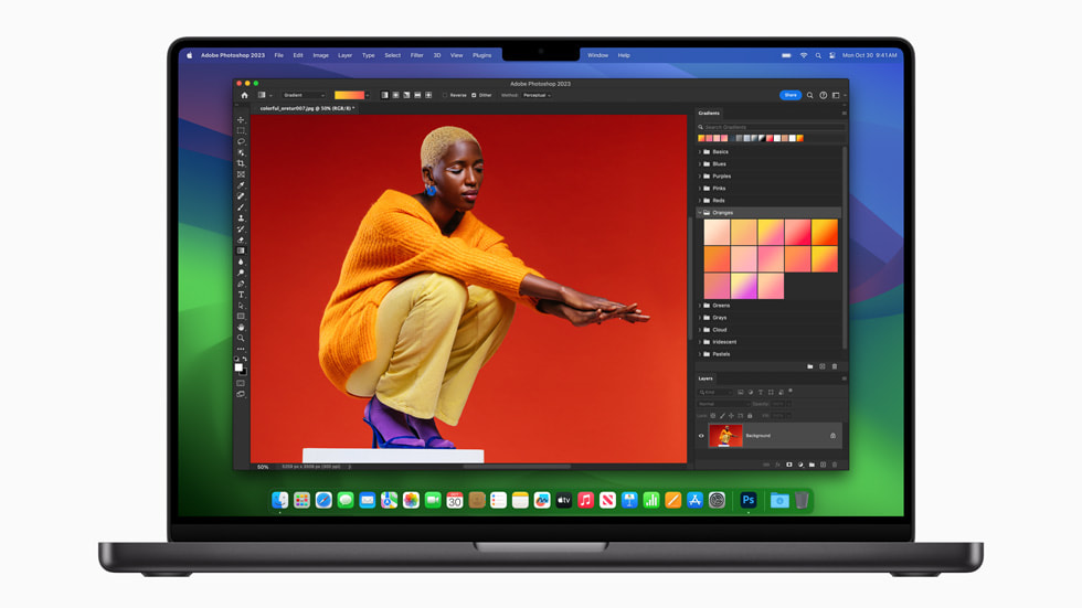 搭载 M3 Pro 芯片的新款 MacBook Pro 正在处理 Adobe Photoshop 工作流。