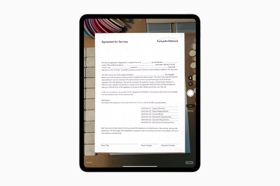 使用全新 iPad Pro 上的原彩闪光灯扫描文档。 