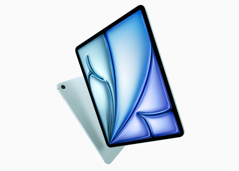 在白色背景上以不同角度展示新款 11 英寸及全新 13 英寸 iPad Air。