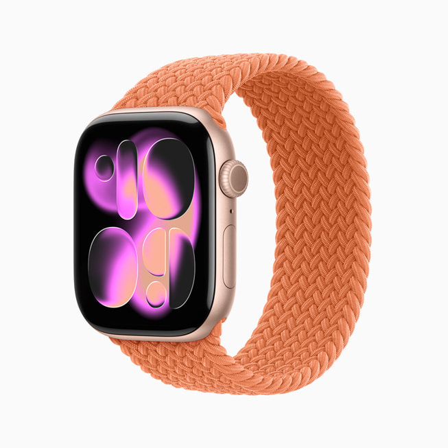 采用玫瑰金色铝金属表壳的 Apple Watch Series 11 表款。