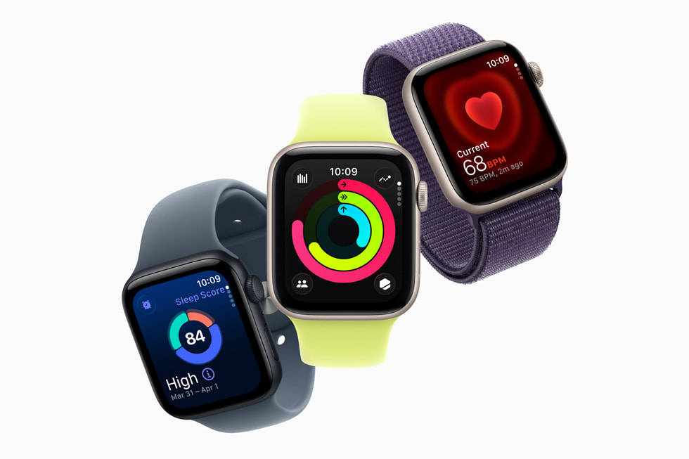 图中是三块 Apple Watch SE 3 手表，每块的屏幕上展示着不同的健康健身功能。