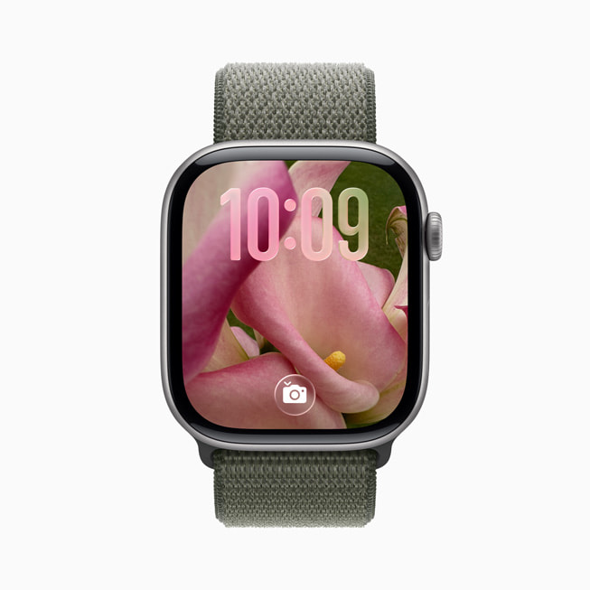 Apple Watch Series 11 显示着智能叠放提升。