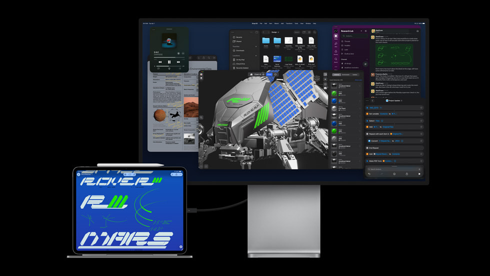 一名用户使用搭载 M5 芯片的新款 iPad Pro 连接外部显示器处理任务。