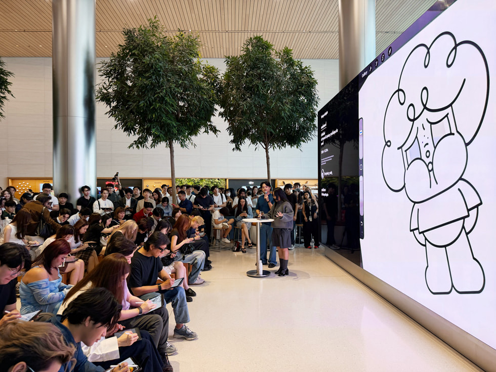 画家 Molly Yllom 在曼谷 Apple Iconsiam 零售店主讲了一场 Today at Apple 特别课程。