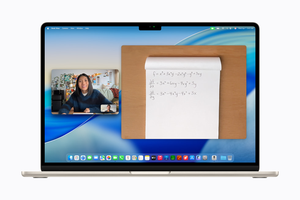 MacBook Air 上显示着带桌上视角窗口的 FaceTime 通话，窗口中显示着一张纸，纸上是手写的数学题。