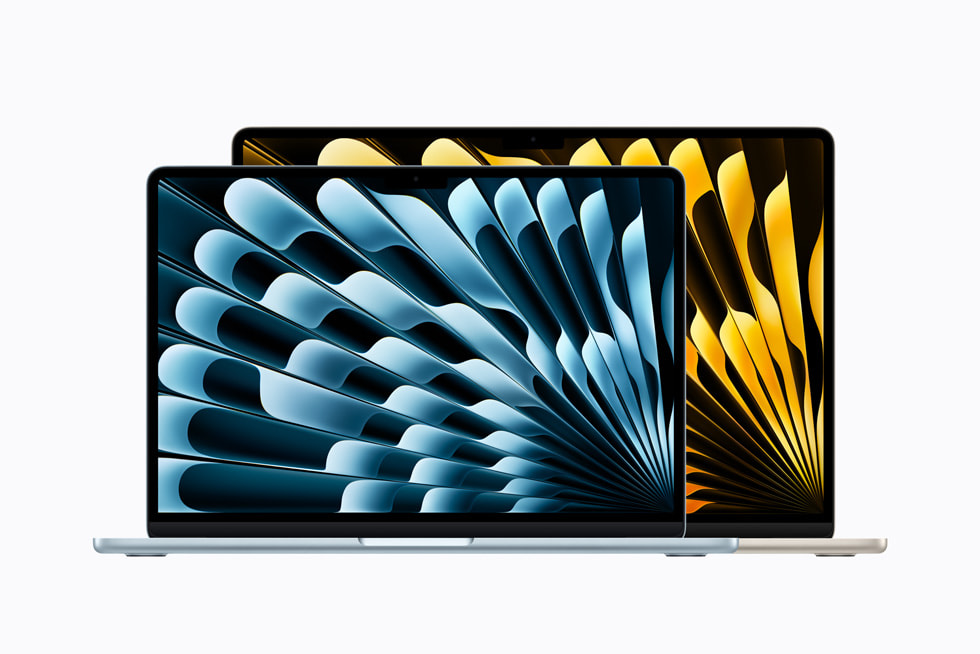 天蓝色 13 英寸 MacBook Air 和星光色 15 英寸 MacBook Air。