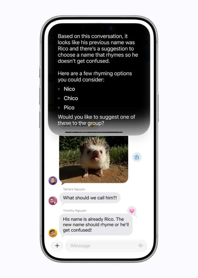 iPhone 17 Pro 上显示 Siri AI 界面,在信息 app 对话中给出建议的回复。