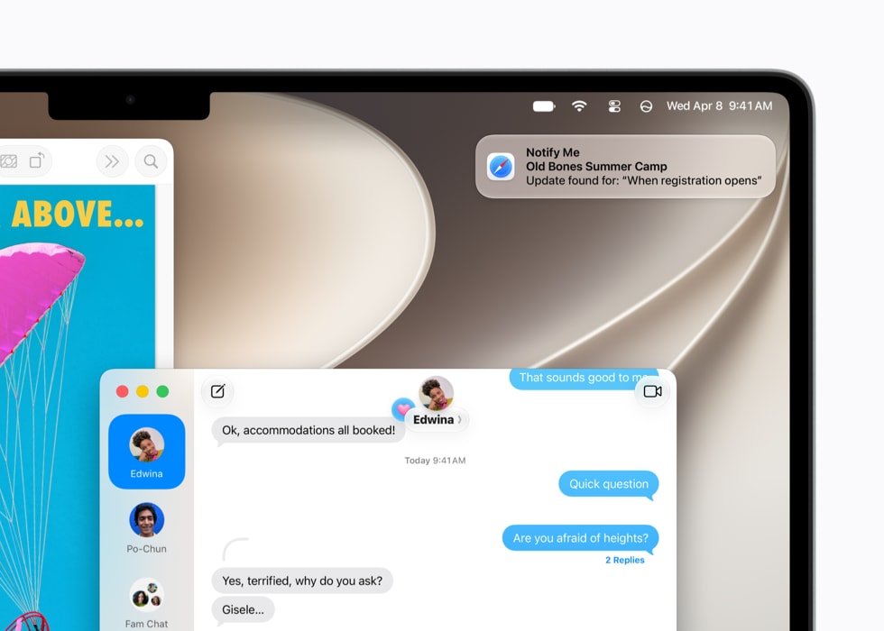 MacBook Pro 展示着文字对话窗口以及 Notify Me 消息,让用户了解关于夏令营注册开放时间的更新信息。