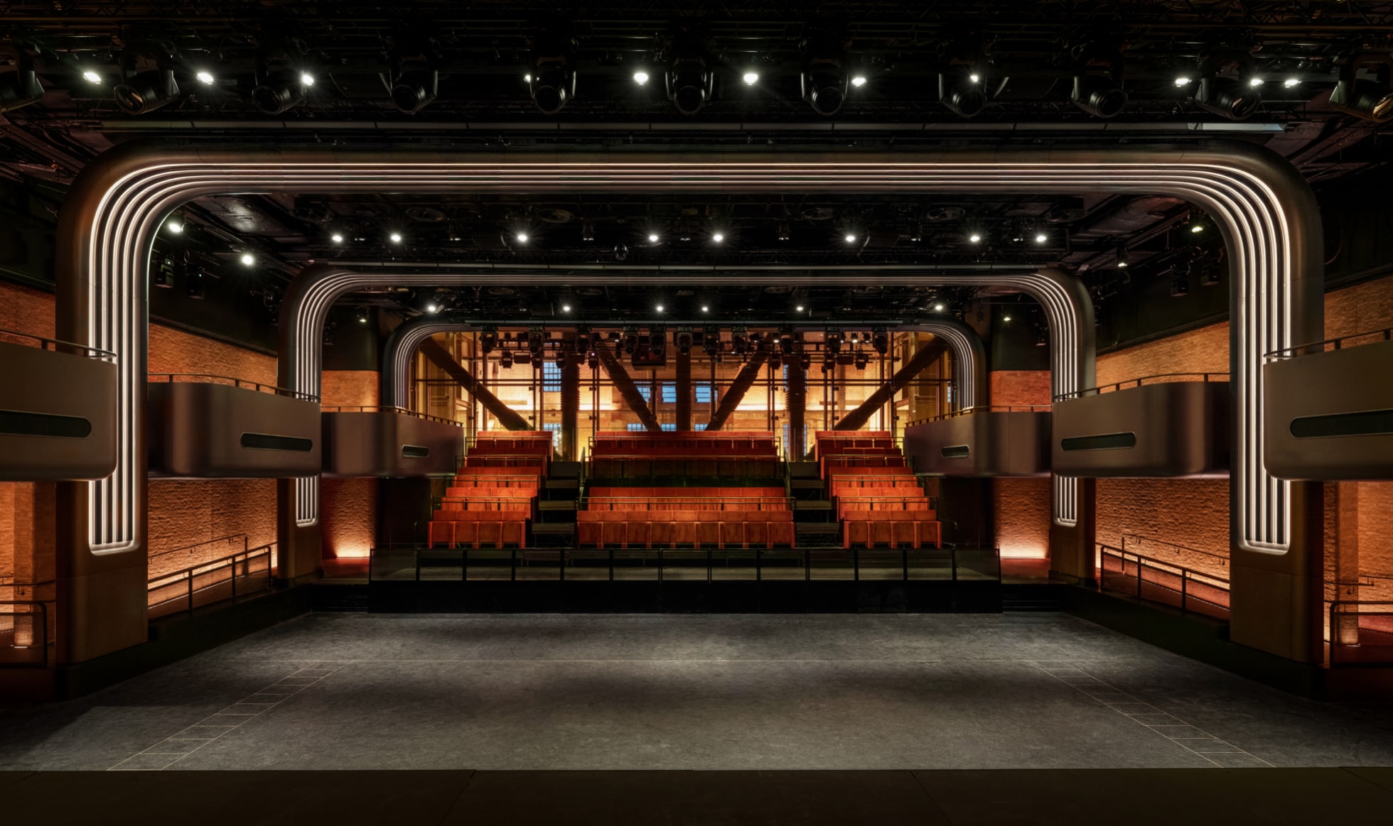 位于伦敦 Battersea 发电站内的 Apple Music Hall 外景。