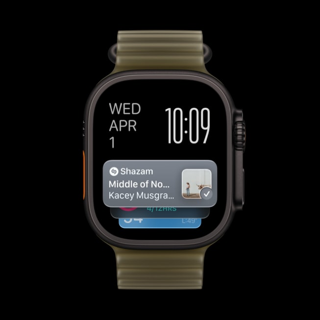 Apple Watch Ultra 4 智能叠放功能中的 Shazam app 显示 Kacey Musgrave 的一首歌。