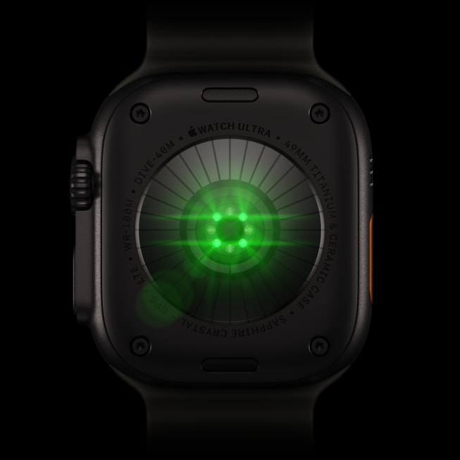 Apple Watch Ultra 4 的背面显示心率传感器。