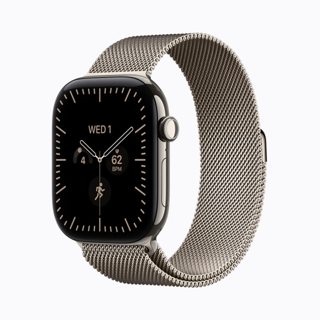 原色钛金属表壳 Apple Watch Series 12 搭配原色米兰尼斯表带。