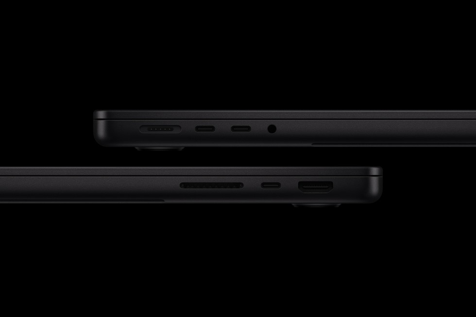新款 14 英寸 MacBook Pro 的左右侧视图展示着它所配备的丰富端口。
