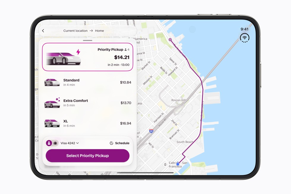 一台完全展开的 iPhone Duo，屏幕显示 Lyft app。