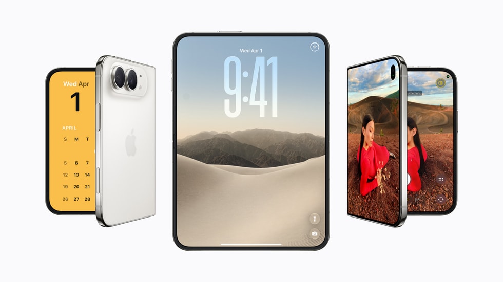 三部 iPhone Duo 设备排成一排，左右两部闭合，中间一部展开。