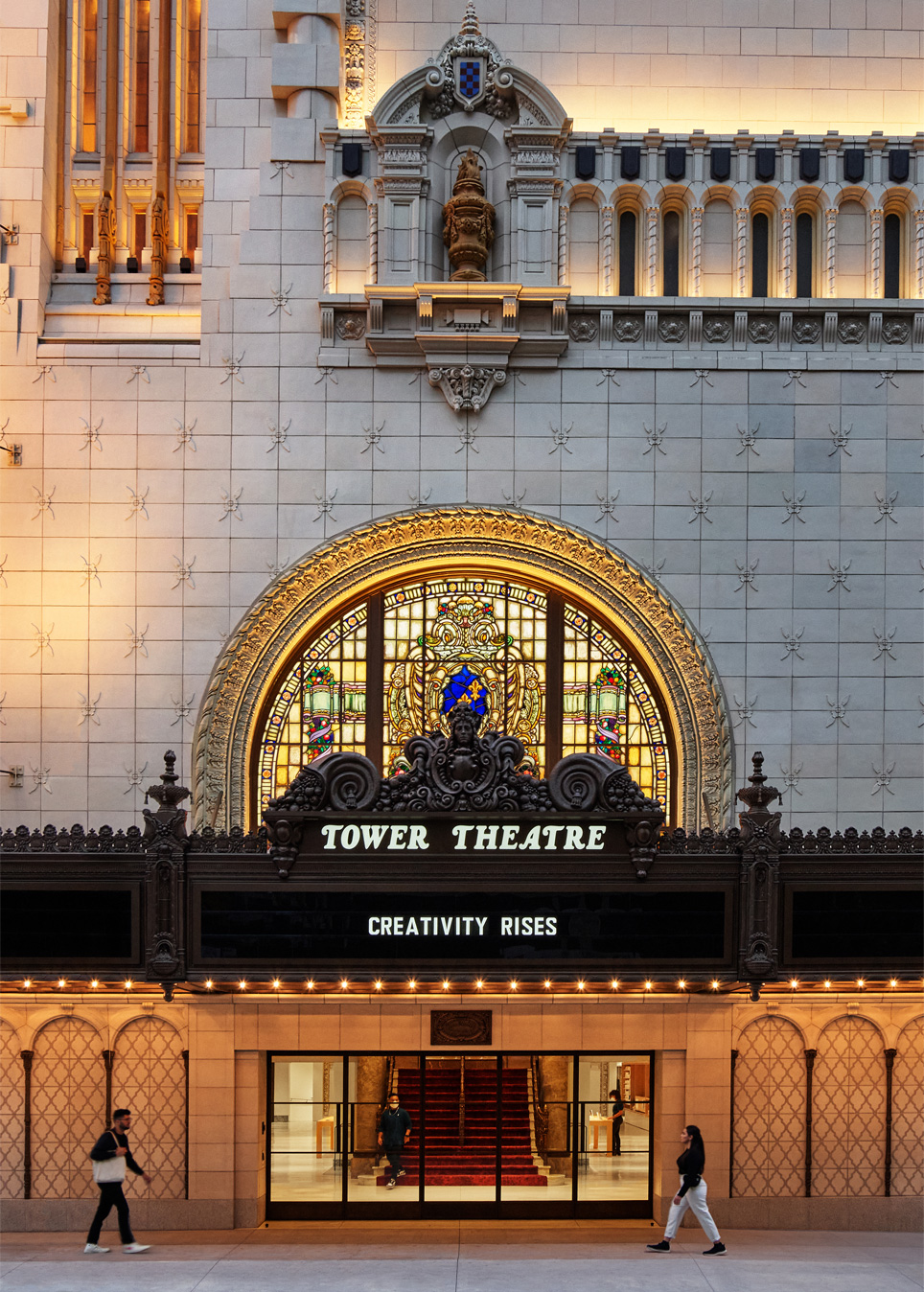 Apple Tower Theatre 本周四在洛杉矶市中心开幕 - Apple (中国大陆)