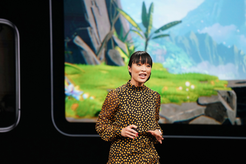 Ann Thai 现身 Steve Jobs Theater 演讲台，介绍 Apple Arcade。 