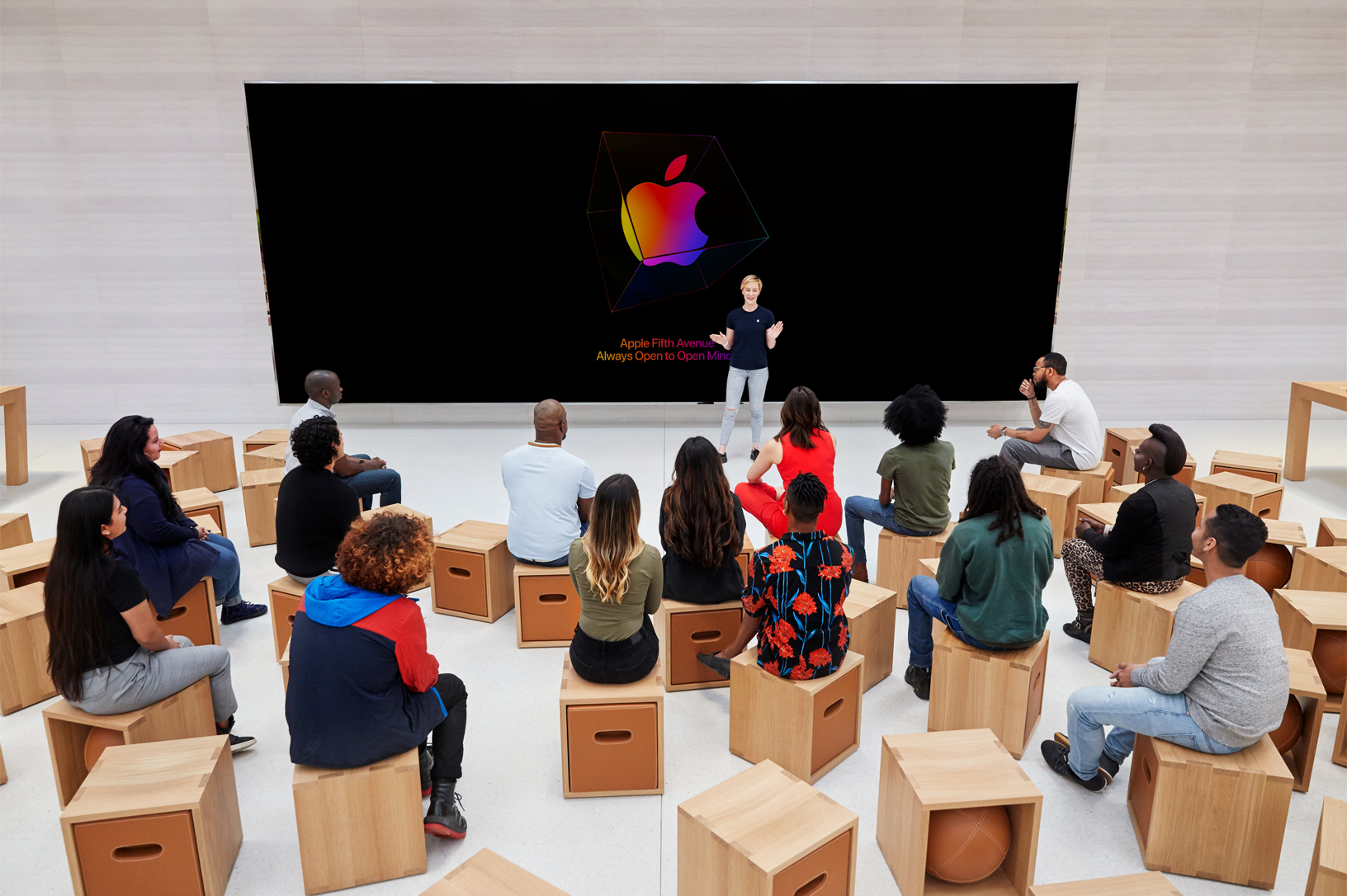 Apple 第五大道零售店：玻璃立方体再度回归 Apple (中国大陆)