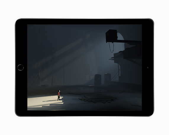 iPad 展示了一个屏幕截图，图中为 Playdead’s INSIDE 益智游戏中的一个角色身处深邃幽暗的建筑之中。