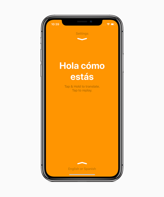 iPhone X 橙色的 iTranslate 屏幕上显示此 app 将语句翻译成西班牙语