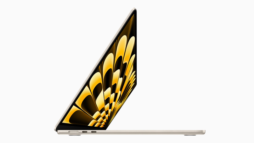 新款 15 英寸 MacBook Air。