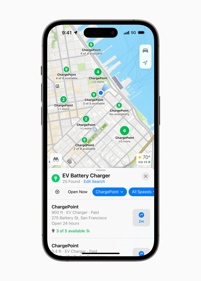 iPhone 14 Pro 在地图 app 中展示多种电动车充电点。